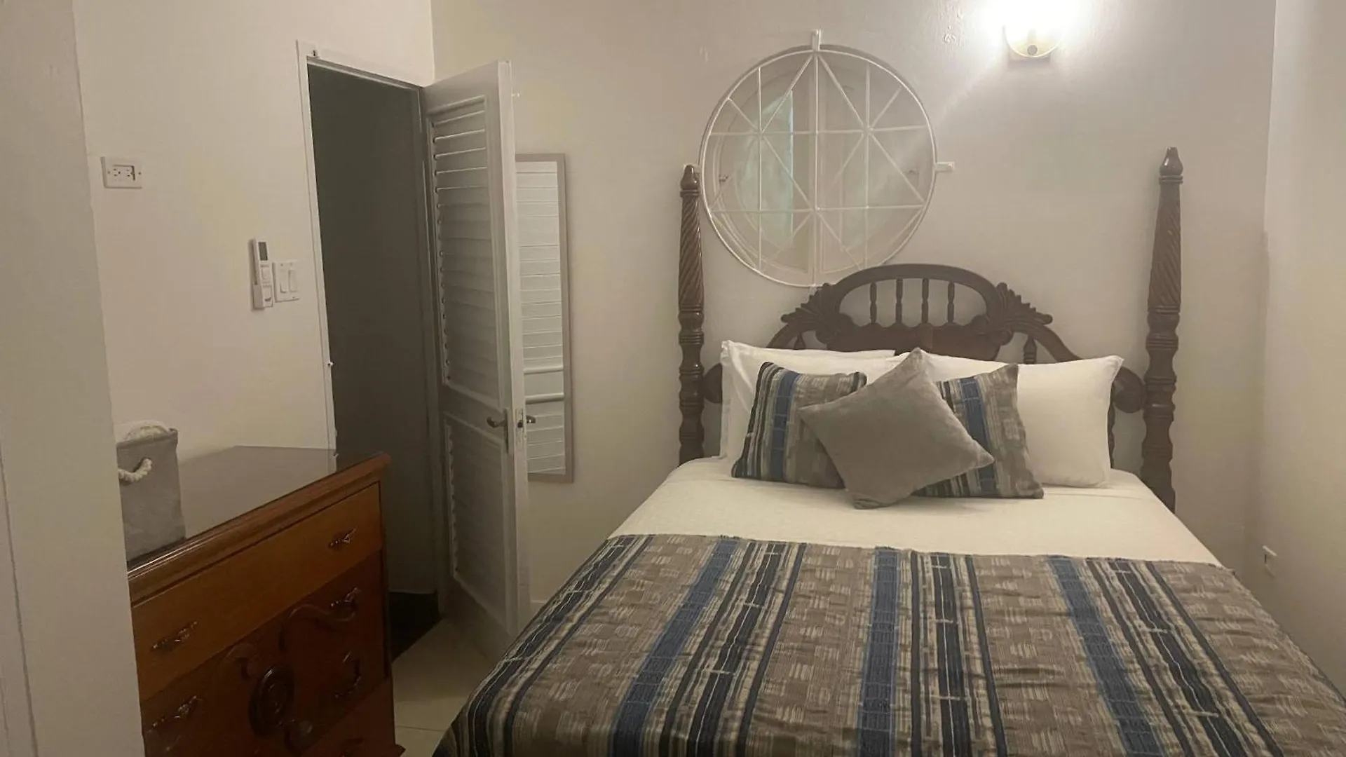 Lägenhet Oceanbreeze Jamaica Penthouse, 7-Minute Walk To Beach Ocho Rios