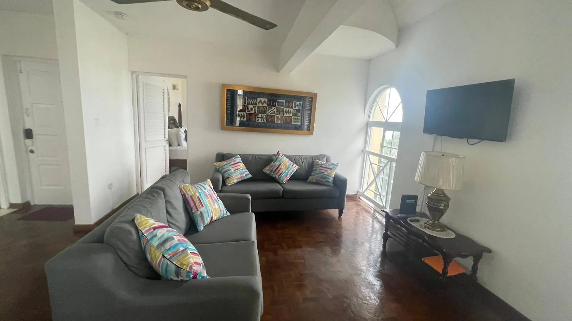 Oceanbreeze Jamaica Penthouse, 7-Minute Walk To Beach Ocho Rios Lägenhet